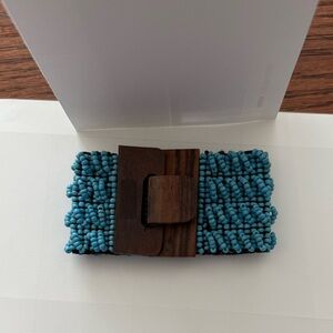 Women’s Wooden Clasp Turquoise Beaded Bracelet NWT